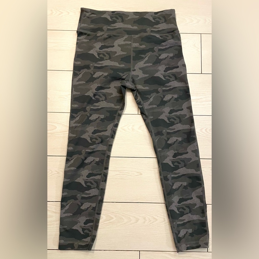 Vuori Camo Leggings - Black and Gray